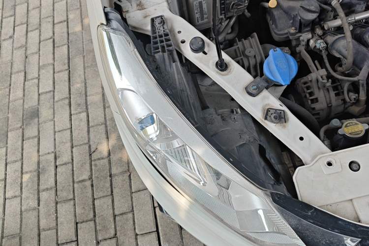 Used BAIC Senova X35 2016 1.5L Automatic Elite Edition Right Front Headlight
