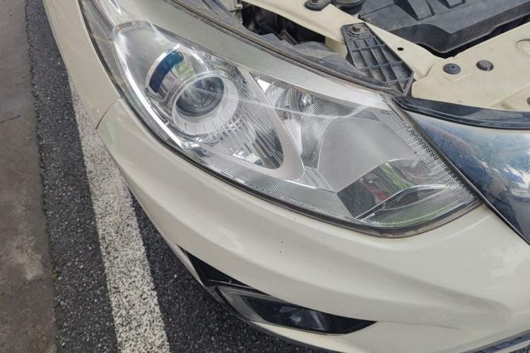 Used BAIC Senova X35 2016 1.5L Manual Luxury Edition Right Front Headlight