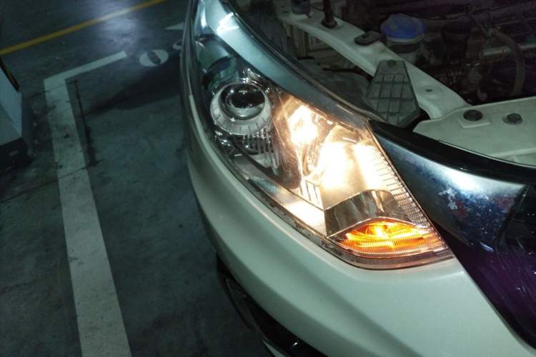 Used BAIC Senova X35 2016 1.5L Automatic Luxury Edition Right Front Headlight