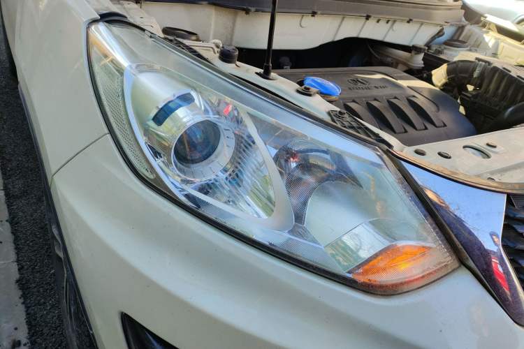 Used BAIC Senova X35 2016 1.5L Automatic Luxury Edition Right Front Headlight