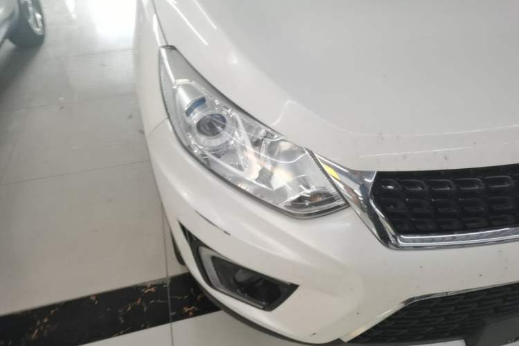 Used BAIC Senova X35 2016 1.5L Automatic Luxury Edition Right Front Headlight