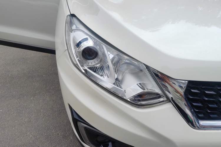 Used BAIC Senova X35 2016 1.5L Manual Elite Edition Right Front Headlight
