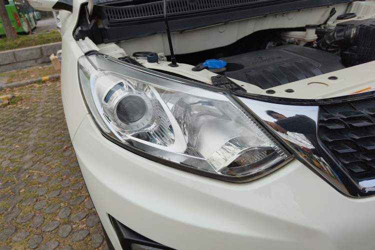 Used BAIC Senova X35 2016 1.5L Automatic Luxury Edition Right Front Headlight