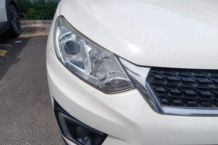 Used BAIC Senova X35 2016 1.5L Automatic Luxury Edition Right Front Headlight