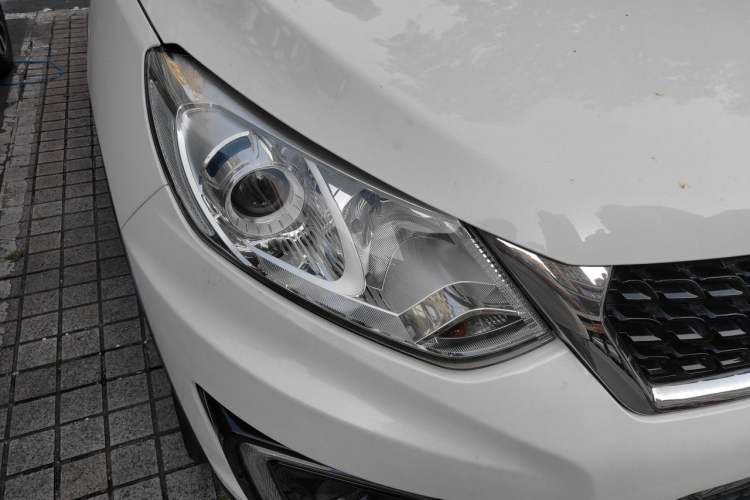 Used BAIC Senova X35 2016 1.5L Automatic Luxury Edition Right Front Headlight