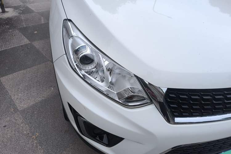 Used BAIC Senova X35 2016 1.5L Automatic Luxury Edition Right Front Headlight