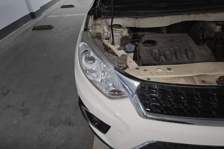 Used BAIC Senova X35 2016 1.5L Automatic Elite Edition Right Front Headlight