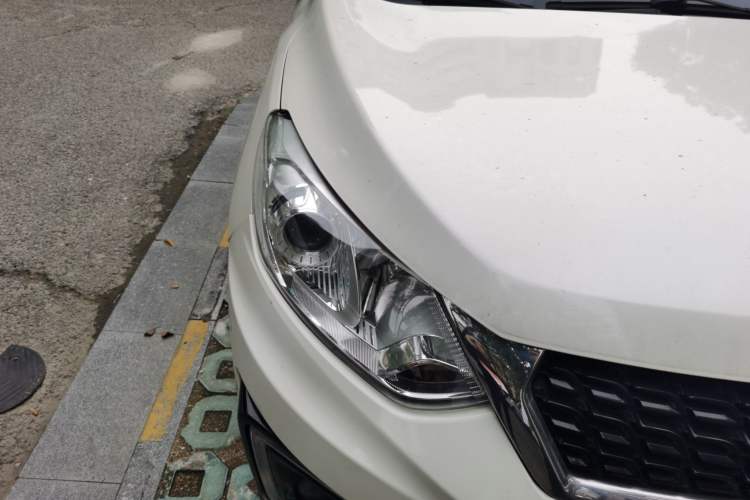 Used BAIC Senova X35 2016 1.5L Automatic Prestige Edition Right Front Headlight