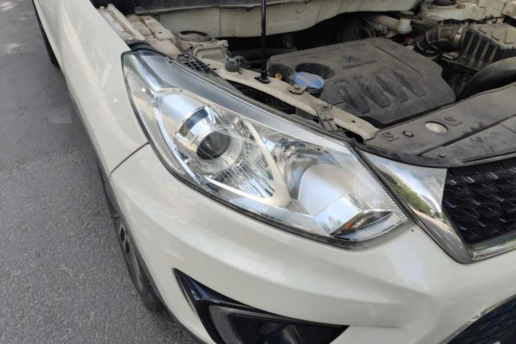 Used BAIC Senova X35 2016 1.5L Automatic Luxury Edition Right Front Headlight