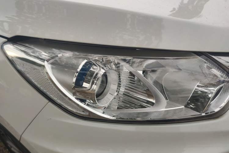 Used BAIC Senova X35 2016 1.5L Automatic Prestige Edition Right Front Headlight