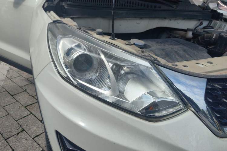 Used BAIC Senova X35 2016 1.5L Automatic Luxury Edition Right Front Headlight