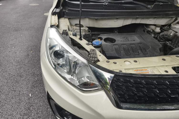 Used BAIC Senova X35 2016 1.5L Automatic Prestige Edition Right Front Headlight