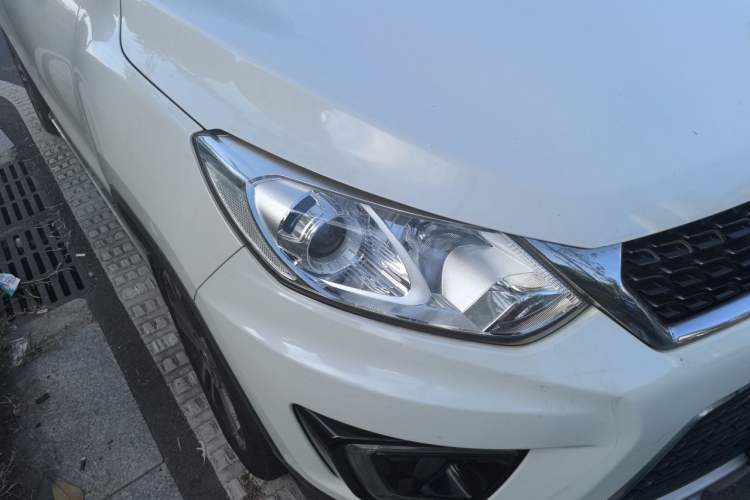 Used BAIC Senova X35 2016 1.5L Automatic Luxury Edition Right Front Headlight