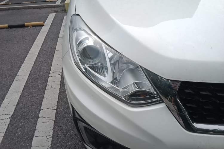 Used BAIC Senova X35 2016 1.5L Automatic Luxury Edition Right Front Headlight