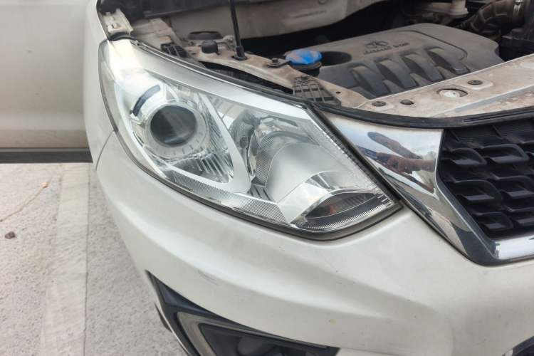 Used BAIC Senova X35 2016 1.5L Automatic Luxury Edition Right Front Headlight