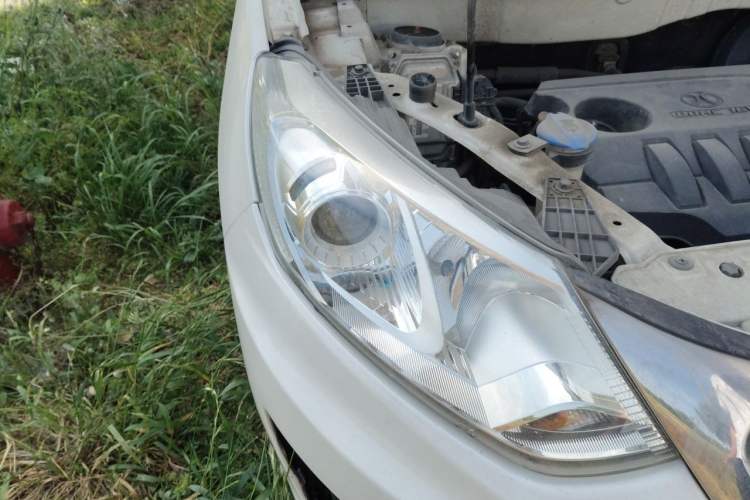 Used BAIC Senova X35 2016 1.5L Automatic Luxury Edition Right Front Headlight
