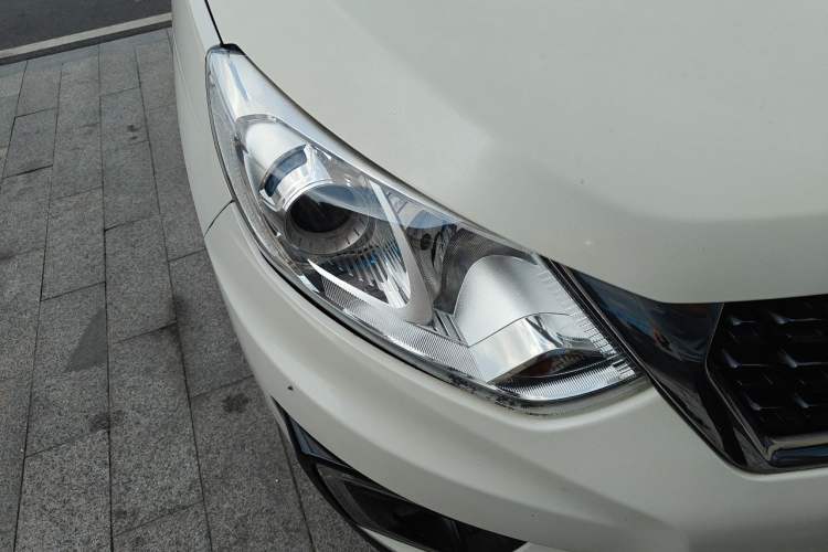 Used BAIC Senova X35 2016 1.5L Manual Luxury Edition Right Front Headlight