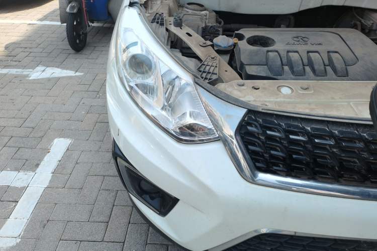 Used BAIC Senova X35 2016 1.5L Manual Luxury Edition Right Front Headlight