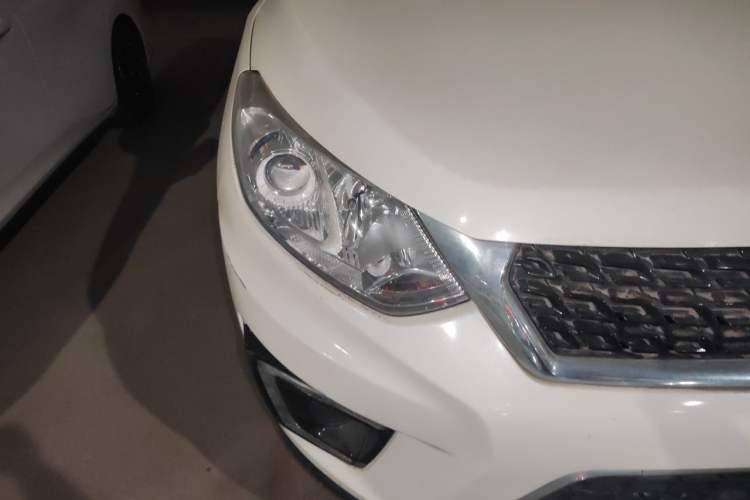 Used BAIC Senova X35 2016 1.5L Automatic Luxury Edition Right Front Headlight