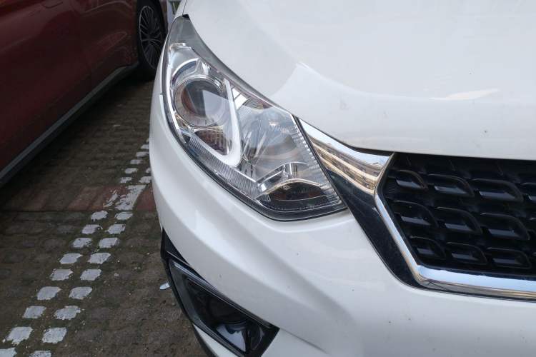Used BAIC Senova X35 2016 1.5L Automatic Luxury Edition Right Front Headlight