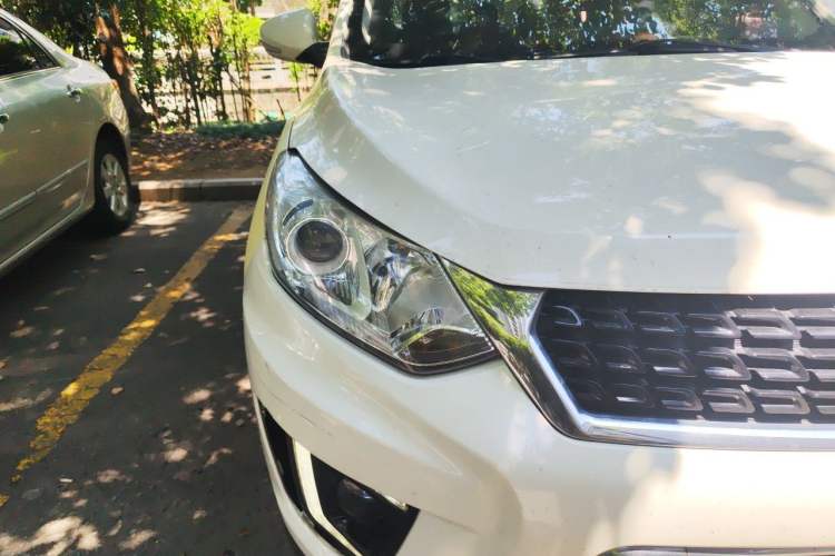 Used BAIC Senova X35 2016 1.5L Automatic Luxury Edition Right Front Headlight
