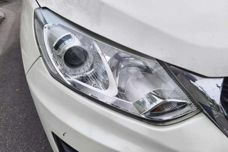 Used BAIC Senova X35 2016 1.5L Automatic Elite Edition Right Front Headlight