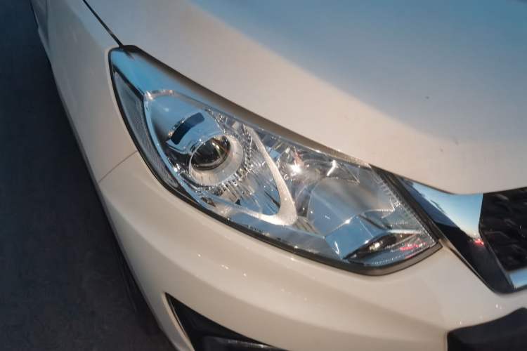 Used BAIC Senova X35 2016 1.5L Manual Luxury Edition Right Front Headlight