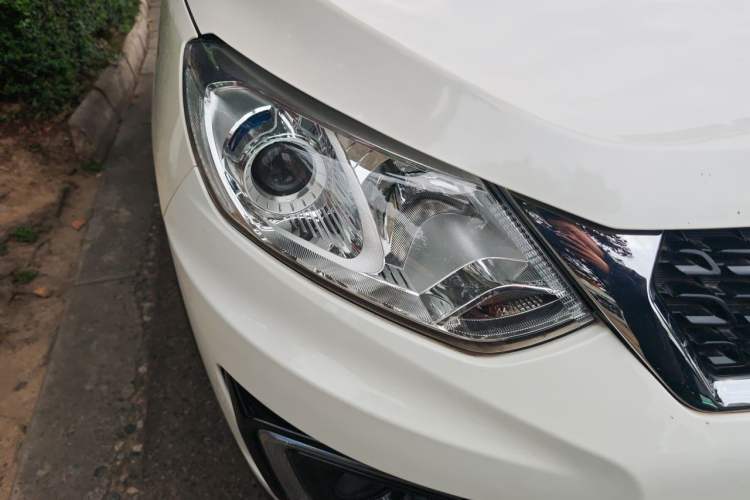 Used BAIC Senova X35 2016 1.5L Manual Luxury Edition Right Front Headlight
