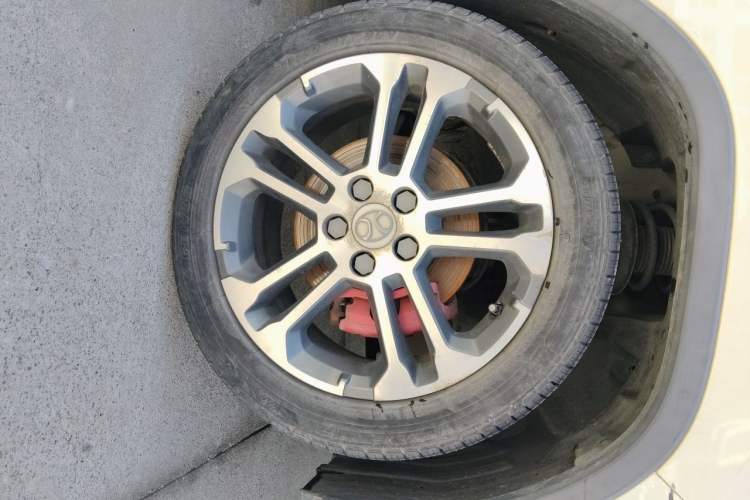 Used BAIC Senova X35 2016 1.5L Manual Luxury Edition Right Front Wheel Hub
