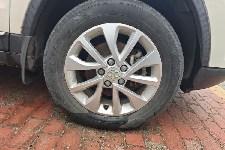 Used BAIC Senova X35 2016 1.5L Manual Elite Edition Right Front Wheel Hub