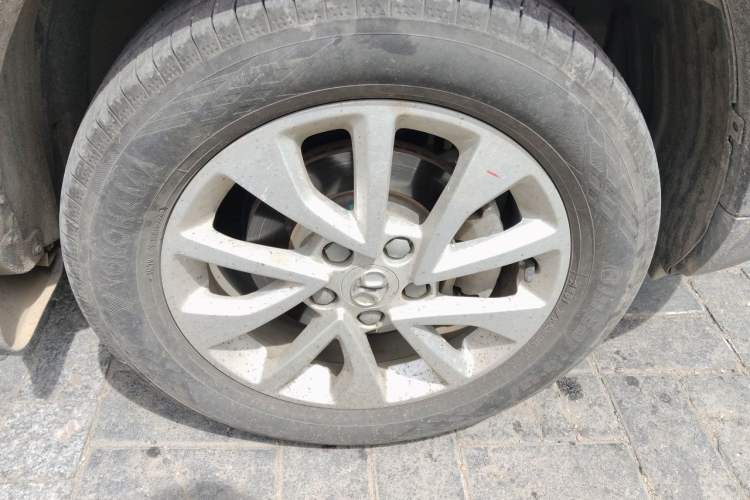 Used BAIC Senova X35 2016 1.5L manual Fashion Edition Right Front Wheel Hub
