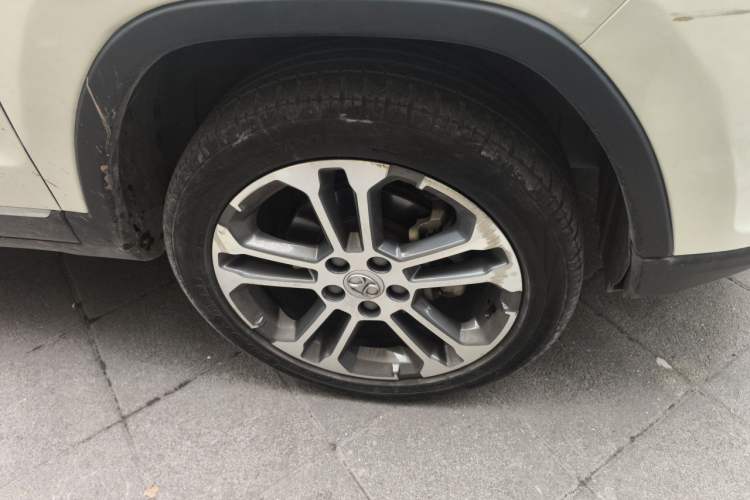 Used BAIC Senova X35 2016 1.5L Automatic Luxury Edition Right Front Wheel Hub