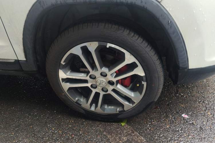 Used BAIC Senova X35 2016 1.5L Automatic Luxury Edition Right Front Wheel Hub