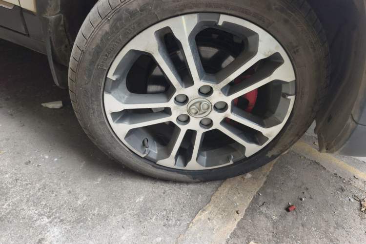 Used BAIC Senova X35 2016 1.5L Automatic Prestige Edition Right Front Wheel Hub