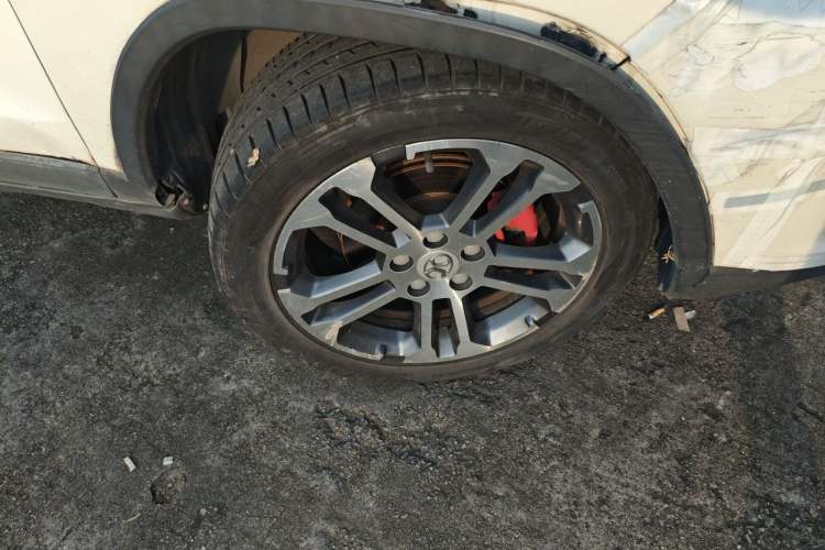 Used BAIC Senova X35 2016 1.5L Automatic Luxury Edition Right Front Wheel Hub