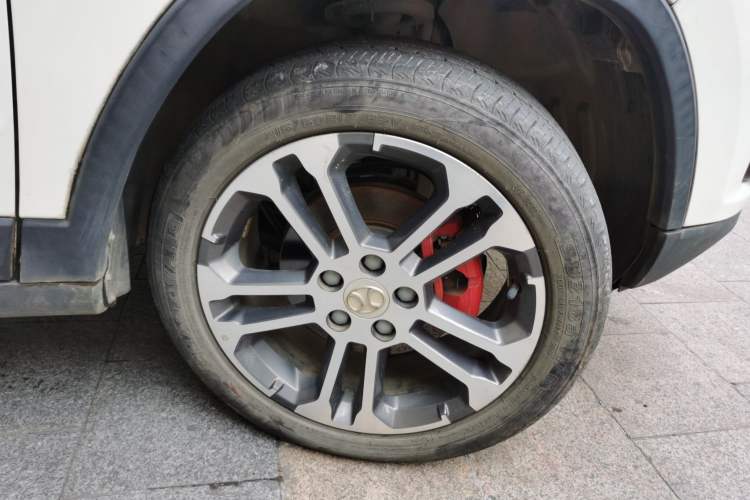 Used BAIC Senova X35 2016 1.5L Automatic Luxury Edition Right Front Wheel Hub