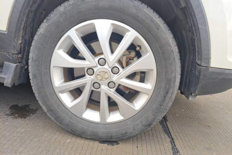 Used BAIC Senova X35 2016 1.5L Automatic Elite Edition Right Front Wheel Hub
