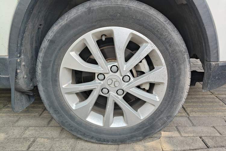 Used BAIC Senova X35 2016 1.5L Automatic Elite Edition Right Front Wheel Hub