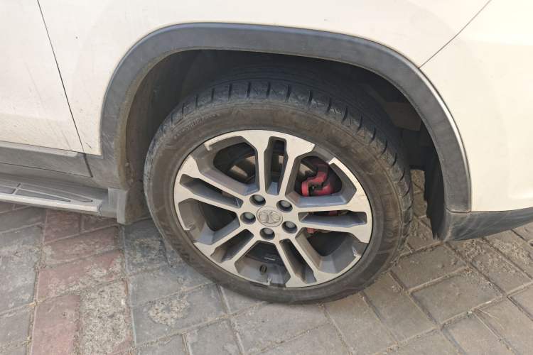 Used BAIC Senova X35 2016 1.5L Automatic Luxury Edition Right Front Wheel Hub