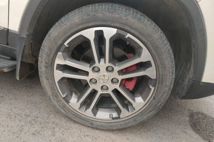 Used BAIC Senova X35 2016 1.5L Manual Luxury Edition Right Front Wheel Hub