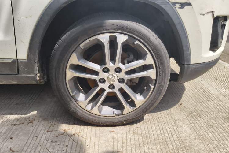 Used BAIC Senova X35 2016 1.5L Automatic Luxury Edition Right Front Wheel Hub