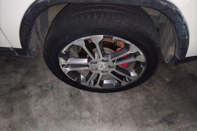 Used BAIC Senova X35 2016 1.5L Automatic Luxury Edition Right Front Wheel Hub