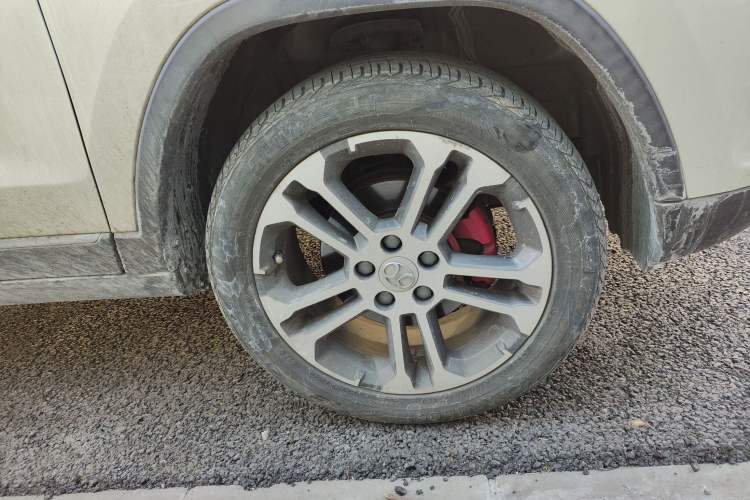 Used BAIC Senova X35 2016 1.5L Automatic Luxury Edition Right Front Wheel Hub