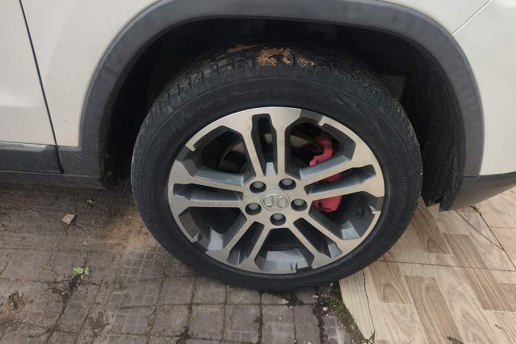 Used BAIC Senova X35 2016 1.5L Automatic Prestige Edition Right Front Wheel Hub