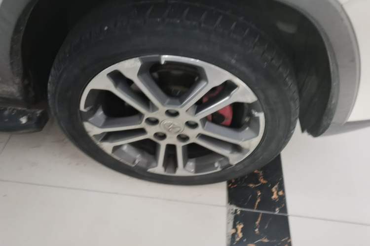 Used BAIC Senova X35 2016 1.5L Automatic Luxury Edition Right Front Wheel Hub