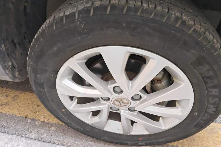 Used BAIC Senova X35 2016 1.5L Manual Elite Edition Right Front Wheel Hub