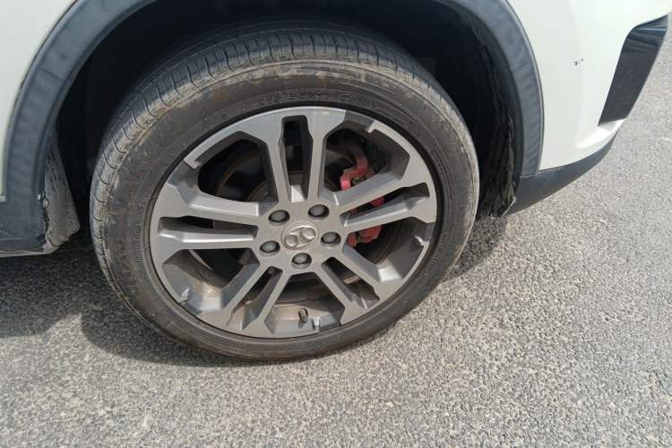 Used BAIC Senova X35 2016 1.5L Automatic Luxury Edition Right Front Wheel Hub