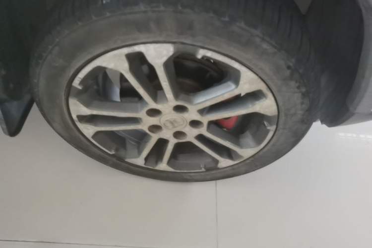 Used BAIC Senova X35 2016 1.5L Manual Luxury Edition Right Front Wheel Hub