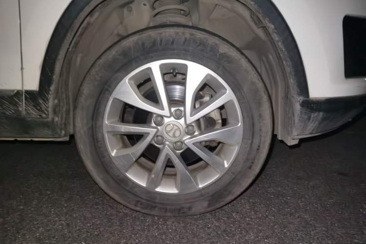 Used BAIC Senova X35 2016 1.5L Manual Elite Edition Right Front Wheel Hub