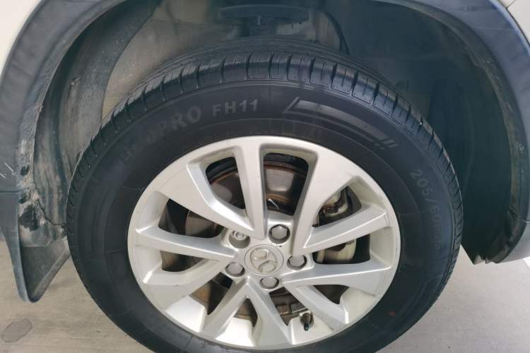 Used BAIC Senova X35 2016 1.5L Manual Elite Edition Right Front Wheel Hub